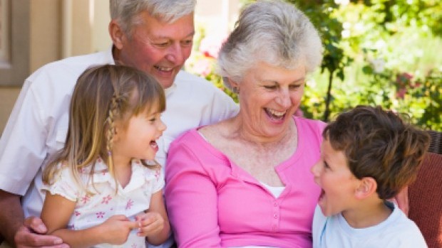 Odlična vijest za bake i djedove: Čuvanjem djece smanjuje se rizik od Alzheimerove bolesti
