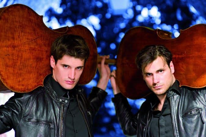 Milijun obožavatelja 2CELLOS na Facebooku