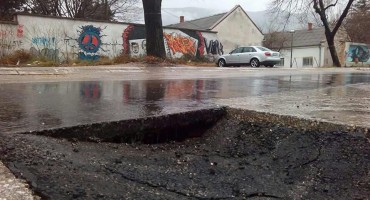 Mostar: Propao novopostavljeni asfalt