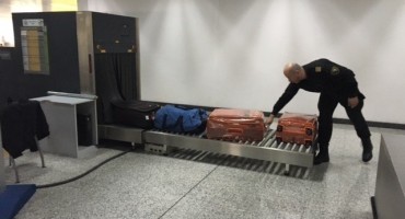 Carinici oduzeli dron, drogu, pametne telefone, fotoaparate