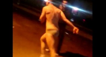 Izgubio opkladu zbog rukometaša pa morao trčati u gaćama