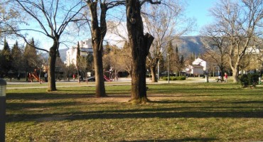 Mostar: Prekrasan sunčan dan građani iskoristili za šetnju