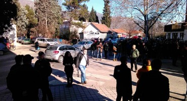 Mostar: Oko 400 građana spriječilo deložaciju obitelji Šarić