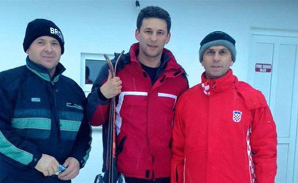Među mnogobrojnim gostima s juga Hrvatske i Božo Petrov posjetio skijalište na Kupresu