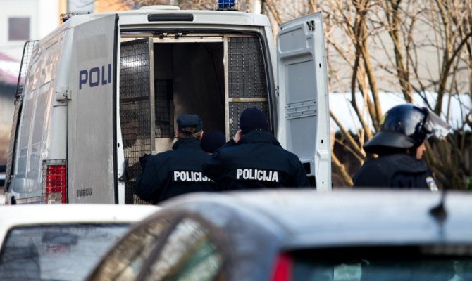 policija