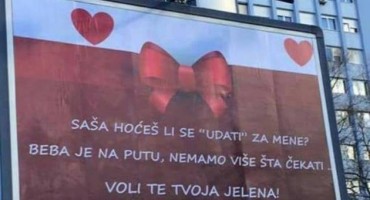 Saša, hoćeš li se 'udati' za mene? Beba je na putu, nemamo više šta čekati