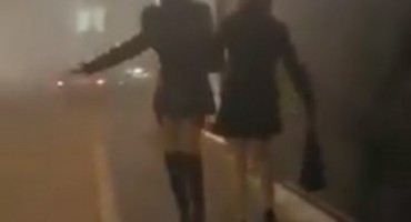 Ovo je BiH: Pijane djevojke teturale ulicama i jedva ostale na štiklama