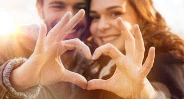 PET STVARI KOJE SE DOGAĐAJU PAROVIMA KOJI SU DUGO ZAJEDNO Počinjete zvučati slično, čak i nalikovati jedno drugome. Evo zašto