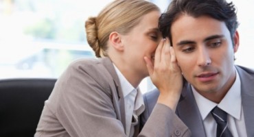 Mlađi zaposlenici skloniji tračanju, stariji više meta tračeva