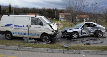 Mostar: U prometnoj nesreći sudarila se četiri vozila, dvije osobe teško ozlijeđene 