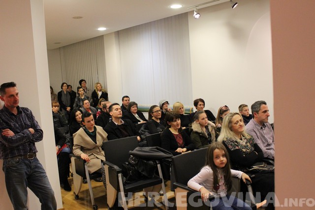 Mostar: U Galeriji Aluminij predstavljana višejezična zbirka pjesama  Lidije Pavlović-Grgić