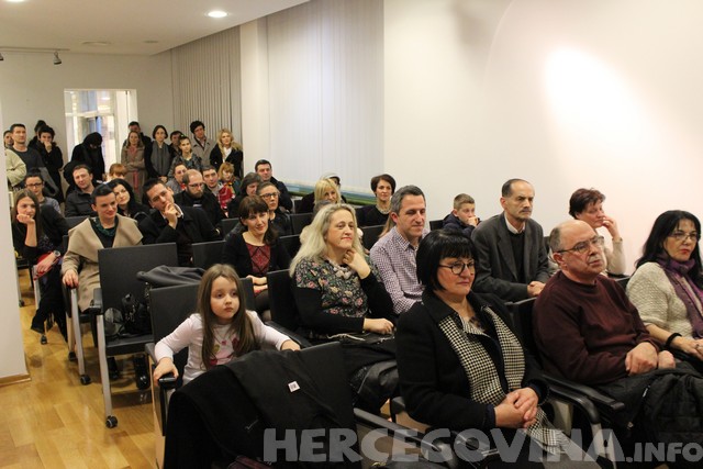 Mostar: U Galeriji Aluminij predstavljana višejezična zbirka pjesama  Lidije Pavlović-Grgić