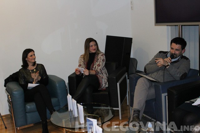 Mostar: U Galeriji Aluminij predstavljana višejezična zbirka pjesama  Lidije Pavlović-Grgić