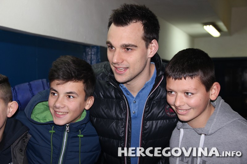 Marino Marić bodrio Zrinjski i izazvao oduševljenje u dvorani na Bijelom Brijegu