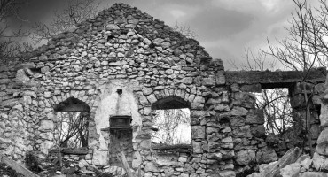 U Galeriji Aluminij predstavljanje višejezične knjige i humanitarna izložba