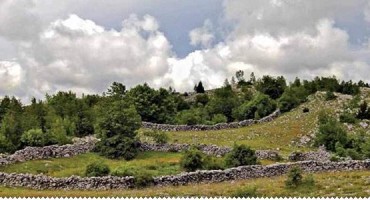 Hercegovački kamen: U sjeni kamenih zidova i krovova se molilo, a na hladnoj podlozi klečalo