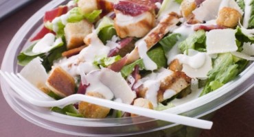 Šest nezdravih dodataka koje stavljamo u salate