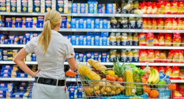 Ovo je BiH:  Poslodavac im od plaće oduzima novac za robu koja je ukradena i kojoj je istekao rok