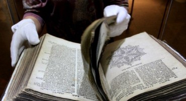 U Bibliji pronađene tajne bilješke