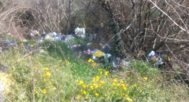 Mostar: Deponija smeća  na samo nekoliko metara od rijeke Neretve