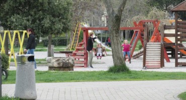 Mostar: Vandali uništavaju dječje parkove po gradu