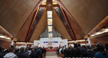 Svečano proslavljen Veliki četvrtak u Mostarskoj Katedrali