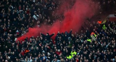 Pogledajte okršaj navijača Uniteda i Liverpoola!