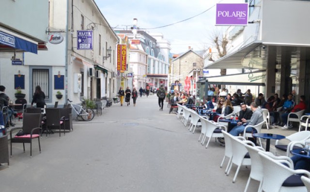 Mostar: U Fejićevoj se aktiviraju hidraulični stupići, građani pozvani ukloniti vozila