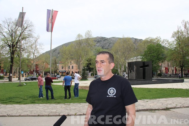 Udruga maloljetnih dragovoljaca Domovinskog rata očistila spomenik poginulim hrvatskim braniteljima