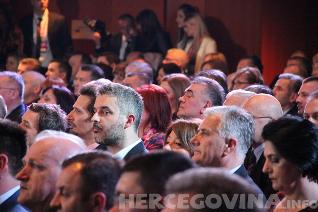 Večernjakov pečat: Osoba godine glumac Enis Bešlagić