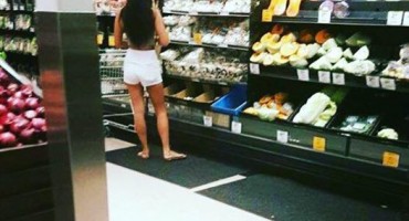 Djevojka iz snova! Traži se tajanstvena brineta koja je na odjelu povrća kupovala gljive