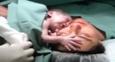 Žena na porodu umrla, a onda su joj na grudi spustili tek rođenu bebu i dogodilo se čudo