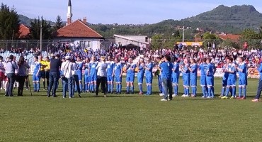 Nogometni spektakl u Vitezu: Humane zvijezde i prijatelji igrali za bolnicu Novoj Biloj