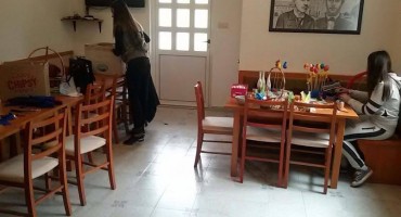 Vijeće mladih općine Tomislavgrad doniralo uredski materijal kreativnoj/likovnoj sekciji Srednje strukovne škole u Tomislavgradu