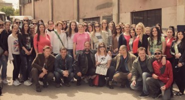 Mostarski studenti na setu filma Mrtve ribe plivaju na leđima