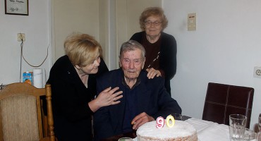 Uz domaću rakiju lozu i dvije kutije cigara dnevno Frano Pinjuh Sirće dočekao devedesetu