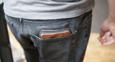 Postoji stvarno dobar razlog zašto novčanik nikada ne treba držati u stražnjem džepu