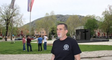 Udruga maloljetnih dragovoljaca Domovinskog rata očistila spomenik poginulim hrvatskim braniteljima