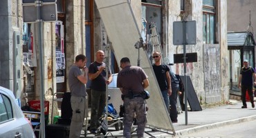 Mostar: Pogledajte kako je bilo danas na snimanju filma Mrtve ribe plivaju na leđima