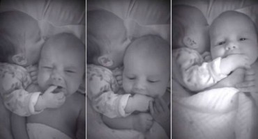 Sestrica bratu blizancu 'ponudila' palac kako bi prestao plakati