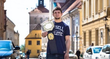 Photoshooting FFC prvaka u Zagrebu:  Ahmed Vila prvi Sarajlija s FFC pojasom! 