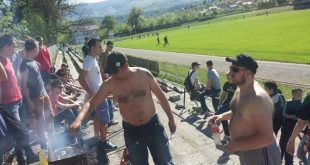 Samo u BiH: Navijači roštiljali za vrijeme utakmice 