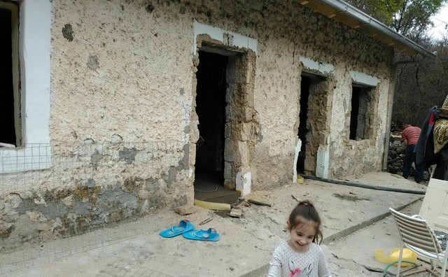 Mostar: Radovi na obnovi kuće naše sugrađanke Vere u Ilićima