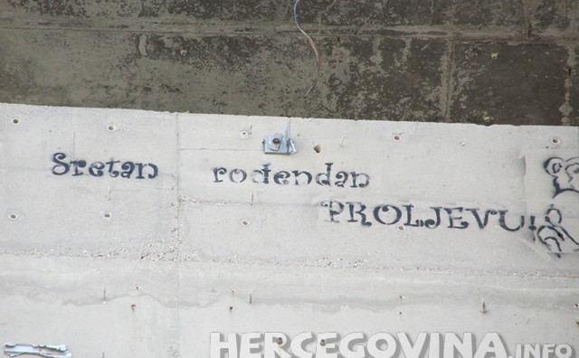 Ovo je Mostar: Pogledajte kako se u gradu na Neretvi grafitom čestita rođendan