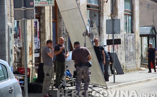 film, Mostar, Mrtve ribe plivaju na leđima