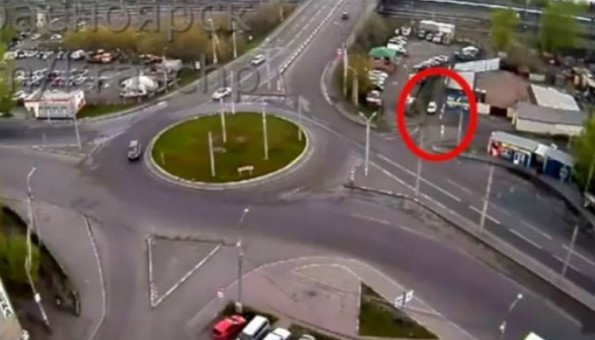 Pijan se uspio izgubiti u kružnom toku