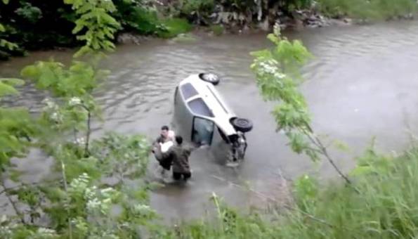 Vojnici spasili ženu koja je automobilom sletjela u rijeku