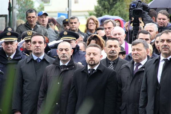 HSP AS u Borovo selu odao počast mučki ubijenim hrvatskim redarstvenicima!