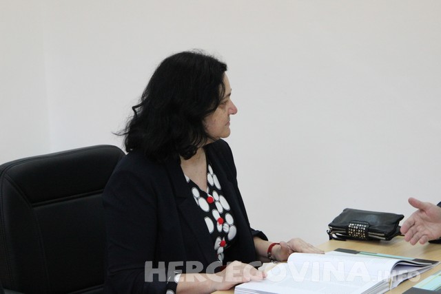 FPMOZ: Dekan Vasilj uručio monografiju obitelji Ledić