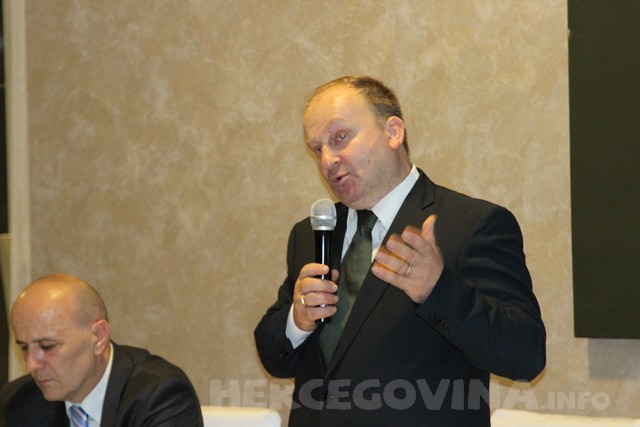 Čitluk: Predstavljena knjiga Ivana Sivrića  Knjiga o knjigama